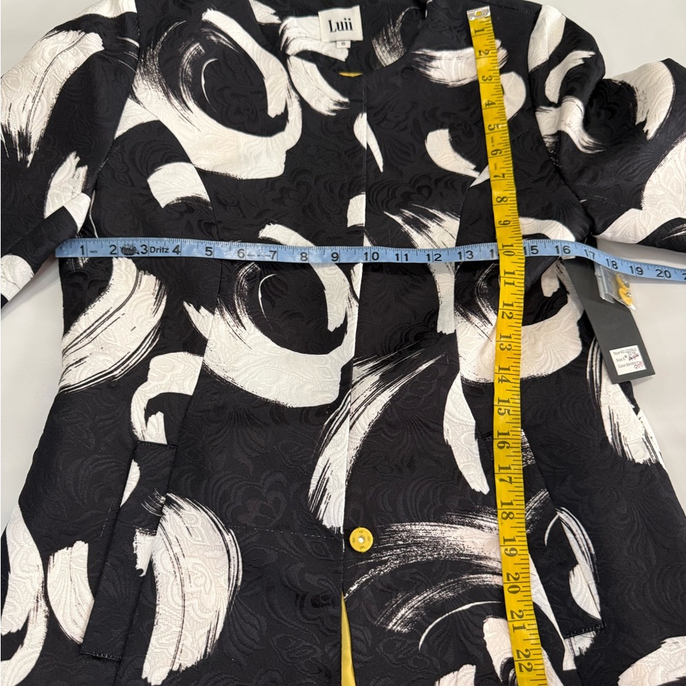 Luii NWT Black & White and yellow Swirl Jacket in size small - Picture 12 of 14